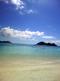 沖縄の海、日本の夏。