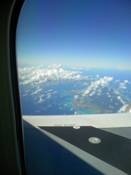 着陸前。飛行機から見た沖縄